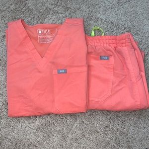 FIGS scrub set